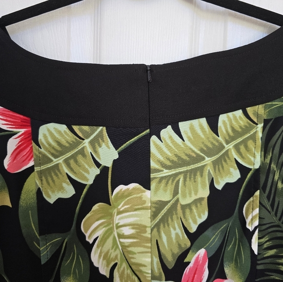 Plus Size Kim Rogers Floral Dress - Picture 5 of 7